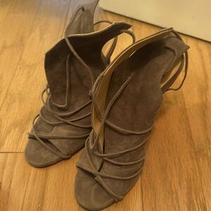 M gemi gray suede heels size 8